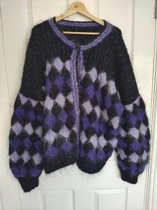 SCHWARZ LILA MOHAIR ATEMBERAUBENDE EINZIGARTIGE CARDIGAN - ÜBERGRÖSSE 20 - Bild 1 von 2