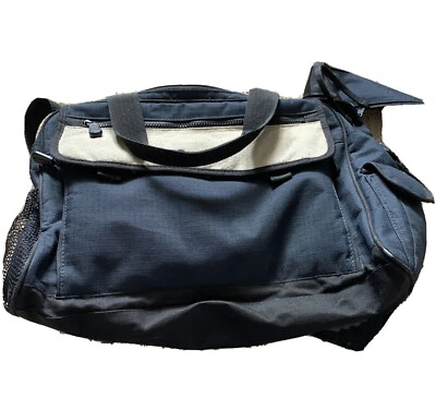 Bolsa de pañales de viaje grande Eddie Bauer azul marino/suade Foto 1 de 4