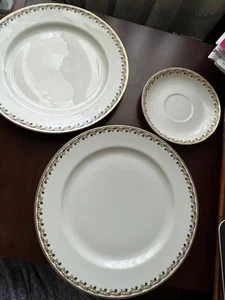 Haviland and Co-Limoges-Schleiger 101-Saucer & Dinner Plate Set - Picture 1 of 11