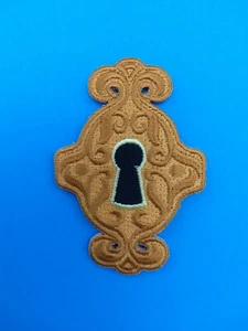 Parche de ojo de cerradura / Alicia en el País de las Maravillas Hierro: Cerradura Antiguo Latón Llavero - Imagen 1 de 1