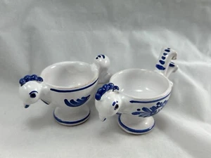 2 x VINTAGE Italian blue and white majolica egg cups chickens hen cockerel - Picture 1 of 12