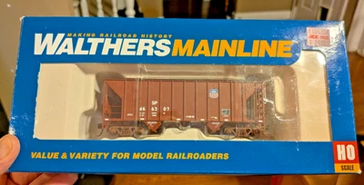 Walthers MainLine 466307 Union Pacific/SP 34' 100 Ton 2-Bay Hopper - PERFECT - Image 1 of 3