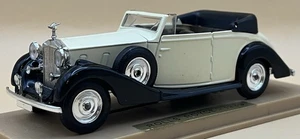 Solido 1:43 1939 Rolls-Royce Phantom III DHC - Cream/Black  - Picture 1 of 3