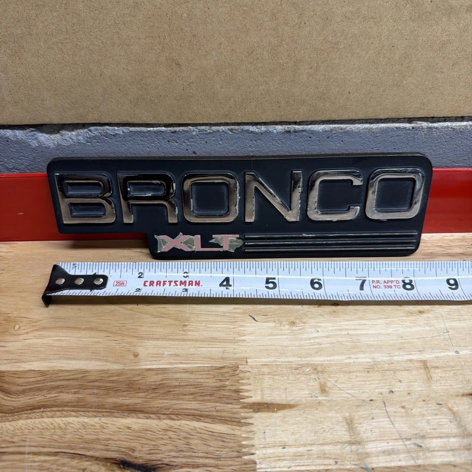 92-96 Ford Bronco XLT Side Door F4TB16B114KA Logo F4TB16B114AA Emblem Nameplate Foto 1 de 4