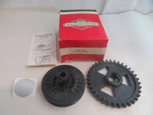 Briggs And Stratton 490877 Pulley Rewind Starter Genuine Nos Oem Part - Picture 1 of 3