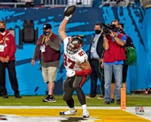 Rob Gronkowski Super Bowl LV Touchdown Spike Tampa Bay Buccaneers 8x10 Photo - Picture 1 of 1