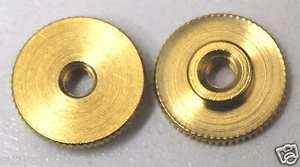 Pequeña insignia de latón tuerca atornillada trasera 1/2 pulgada 40 rosca por pulgada lote de 50 - Imagen 1 de 5