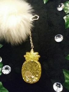 LOOK!!! HANDMADE "POM-APPLE" RESIN SHAKER KEYCHAIN - Picture 1 of 5