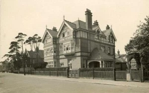 REAL PHOTOGRAPHIC POSTCARD OF YWCA DAISY HOUSE, BOSCOMBE, BOURNEMOUTH, HAMPSHIRE - Picture 1 of 2