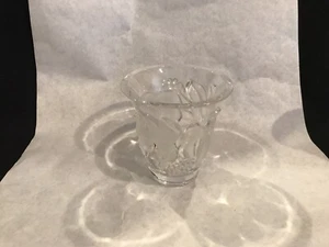 LALIQUE GRAPE LEAF SAUMUR pattern CLEAR FROSTED CRYSTAL GLASS VASE 5.25" signed - Picture 1 of 11