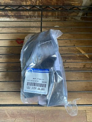 (1) Original NOS Mopar 2007-2017 Jeep Compass 07-11 13-17 Patriot Rear Seat Belt - Imagem 1 de 4