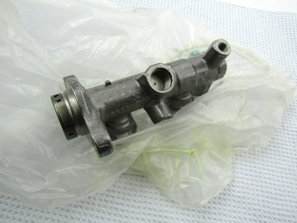 Cilindro maestro de freno sin ABS Cardone 11-2650 para 93-07 Nissan Máxima Altima Inf Foto 1 de 3