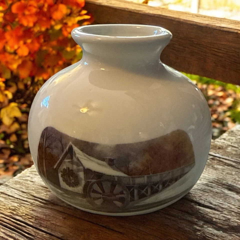 Lámpara de aceite de cerámica vintage Giftco “Holiday‐A‐Glow” molino de agua de invierno, Taiwán Foto 1 de 4