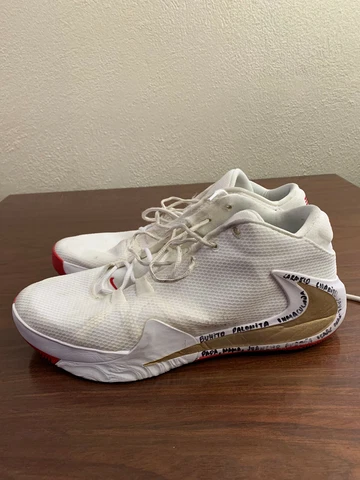 Anteokounmpo Brothers Zoom Freak 2 Game Worn #41 Willy HernanGomez Shoes Size 15 Cover