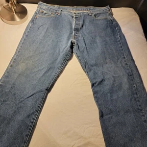 Herren Levis 501 Jeans Denim Med Wash Blau Hose 42x32 Länge Top Zustand! - Bild 1 von 9