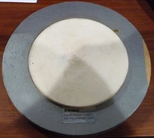 Remo Vintage Drum Pad. Schrägholz mit Gummiauflage. Gesamt 7 1/2" Mitte 4 7/8" - Bild 1 von 2