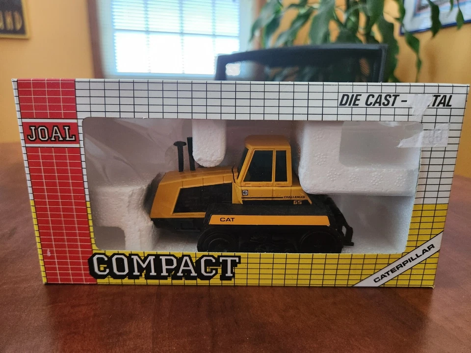 Joal Compact Tractor Cat Challenger 65 Die Cast Metal 1 50