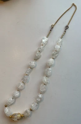 Collar de roca de cristal agrietado blanco + dorado de colección en cadena dorada de 23". Caja regalo Foto 1 de 4
