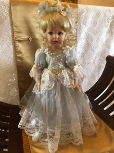 "Cinderella" Aston-drake Porcelain Doll Designed by Brigitte Deval 8455FF VGC - Picture 1 of 6