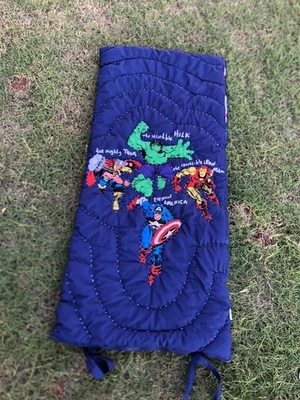 "Saco de dormir Pottery Barn Kids Marvel Comics Avengers superhéroe azul 26x57"" usado en excelente estado" Foto 1 de 4