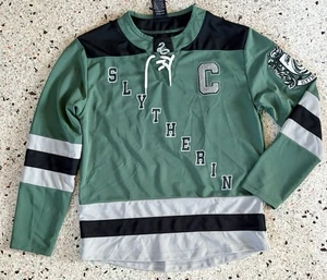 Wizarding World Of Harry Potter Slytherin Herren Hockey Trikot Box Mittagessen Gr. XS - Bild 1 von 6