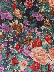 Vintage 100 % Seide Blumenmuster mehrfarbig lila rosa rot grün rechteckig Halstuch 50 Zoll - Bild 1 von 2