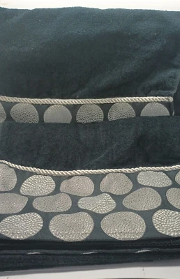 Par de 2 toallas de baño Avanti lino círculos punteados negro plata algodón de lujo Foto 1 de 4