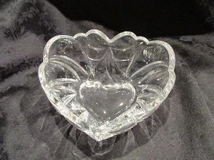 GORHAM HEART SHAPED BOWL CRYSTAL GLASS BOW - NO LABEL - Picture 1 of 7