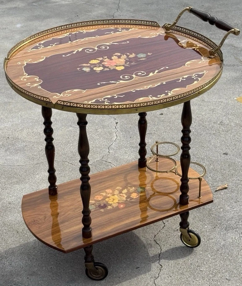 Carro de bar de marquetería y latón raro Italia vintage de mediados de siglo 50 carrito de bebidas Foto 1 de 4