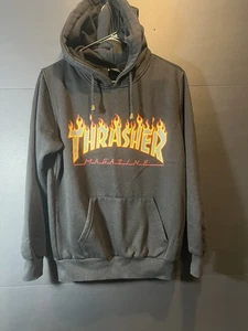 THRASHER SUDADERA CON CAPUCHA PARA HOMBRE PEQUEÑA NEGRA BOLSILLO FRONTAL SUÉTER MANGA LARGA PATINADOR FUEGO - Imagen 1 de 10
