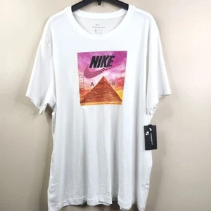 NEU The Nike Tee Herren Kurzarm Pyramid Logo Baumwolle Grafik Tee XXL - Bild 1 von 7