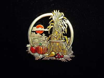 Joyería Jonette "JJ" Peltre Dorado Escena AUTÉNTICA Tallo de Heno con Prendedor de Calabazas Foto 1 de 3