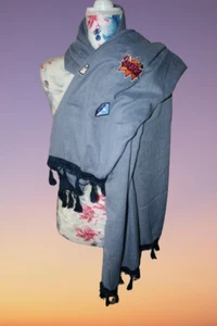 witziger Schal in Jeansblau mit Fransen und Applikationen - Bild 1 von 1