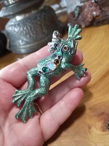 Vintage 1995 KE signed sterling silver frog Prince rhinestone brooch - Picture 1 of 10
