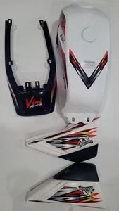 SUZUKI AX 100.*** ( CARROCERIA COMPLETA ORIGINAL VININ BLANCA) *** - Imagen 1 de 3