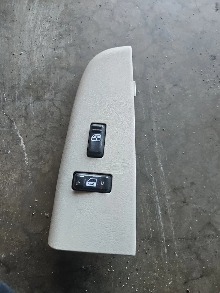 2002 CHEVROLET TAHOE Front Master Power Window Switch  Side RH - Image 1 of 1