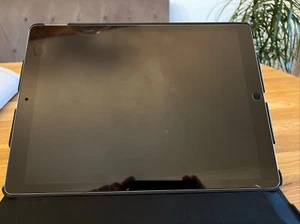Apple iPad Pro 2. Gen 256GB, Wi-Fi + 4G (O2), 12,9 Zoll - Space Grau - Bild 1 von 14