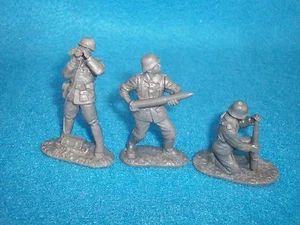 Classic Toy Soldiers WWII German Artillery crew figures (54MM) 3 in 3 poses - Picture 1 of 1