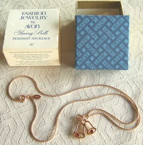 Collar de colección 1980 Avon "CAMPANAS BRILLANTES" con pedrería roja Navidad 18" - ¡NUEVO! - Imagen 1 de 3