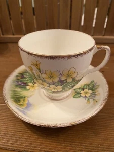 Vtg Old Royal Teacup And Saucer With Yellow Flowers - Picture 1 of 6