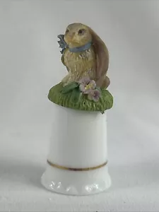 Orecchio lungo coniglietto su ditale Avon 1999 porcellana fascia oro 22k Pasqua - Foto 1 di 6
