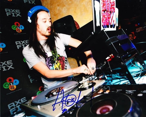 STEVE AOKI SIGNED 8X10 PHOTO 12 Cover