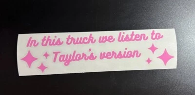 Adesivo de vinil In This Truck We Listen to Taylor's Version - Imagem 1 de 2