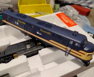 Proto 2000 Louisville & Nashville E7 #761, DCC, boxed, HO scale - Picture 1 of 7
