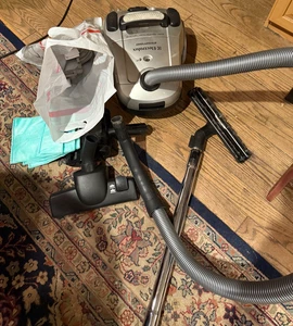 Vintage Electrolux ESSENSIO Staubsauger Kanister mit Werkzeug UMGEBAUTER STECKER - Bild 1 von 6