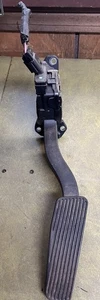 09 Chrysler Town & Country Lx 3.3 Gas Fuel Throttle Accelerator Pedal Assembly  - Picture 1 of 5