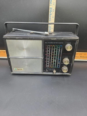 Radio ROSS Modelo 2776 FM/AM/SW Estuche de Cuero Doble Alimentación para Piezas o Reparación Foto 1 de 4