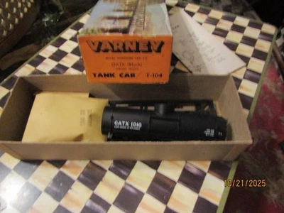 De colección Varney HO GATX 1010 8000 galones tanque coche kit T-104 Nuevo de Lote Antiguo con Camiones de Muelles Foto 1 de 4