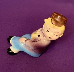 Vintage Boy Missing Kissing Girl Shelf Sitting Salt Or Pepper Shaker Japan - Picture 1 of 5