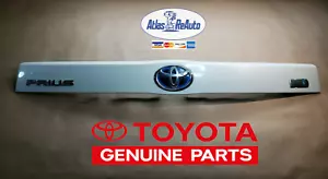 2010-2015 TOYOTA PRIUS REAR TRUNK HATCH HANDLE TRIM MOLDING W/ SWITCH. WHITE - Picture 1 of 8